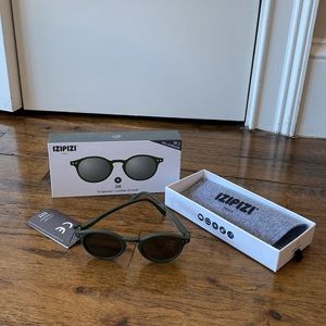 NWT Izipizi Sunglasses style H, kaki green, grey lenses. All packaging.